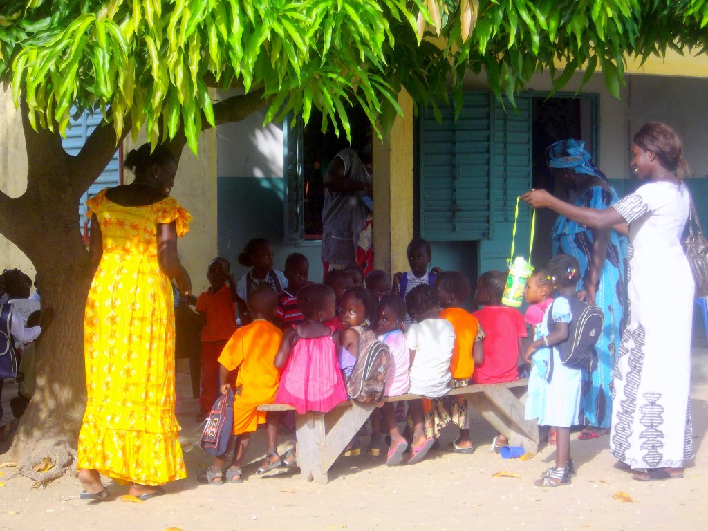 Photo de novembre 2012, prise au petit matin dans une école maternelle à Nianing à proximité de Mbour au Sénégal à l'invitation de l'association "La Broussarde Sénégauloise".